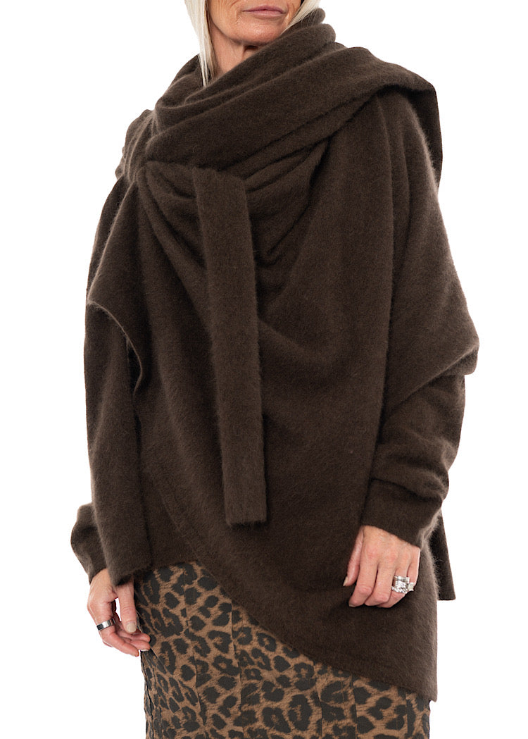 SIGNATURE OVERSIZED RACOON SCARF