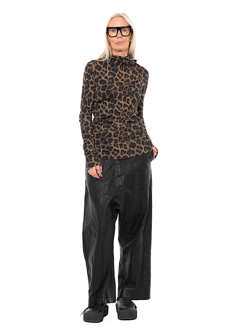 LEOPARD PRINT HIGH-NECK T-SHIRT