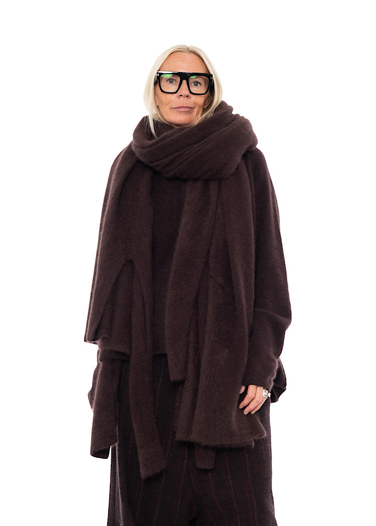 SIGNATURE OVERSIZED RACOON SCARF