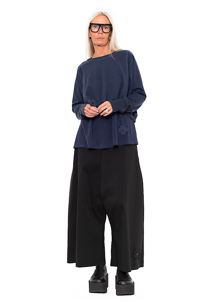 CROPPED LENGTH DISTRESSED PULLOVER