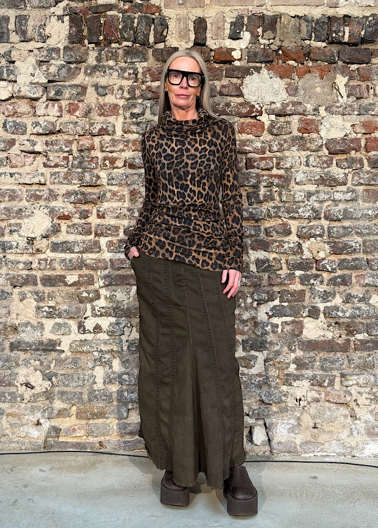 LEOPARD PRINT HIGH-NECK T-SHIRT *LEO BLACK CLOUD* (Shown in LEO CLOUD)
