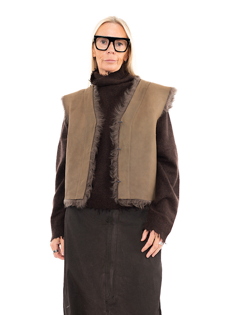 DOM GOOR CURLY SHORT GILET
