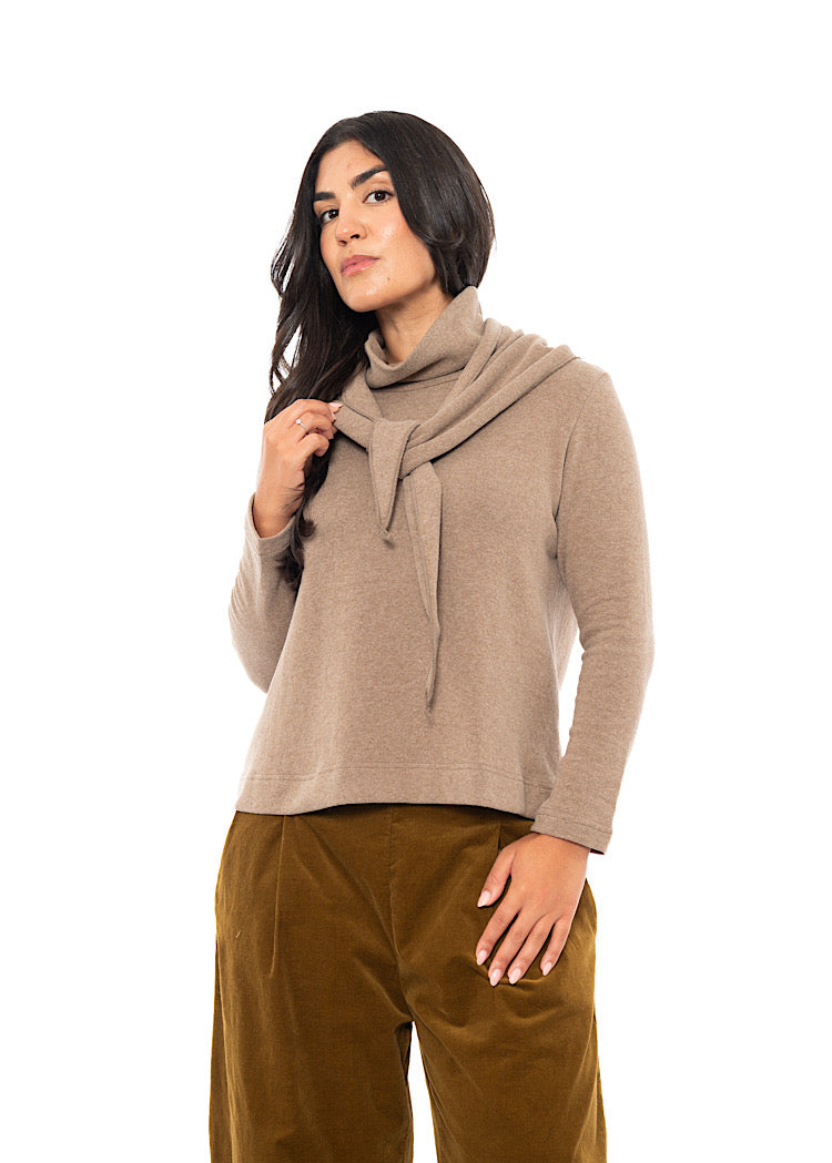 SOFT-KNIT TRIANGLE TIPPY NECKERCHIEF