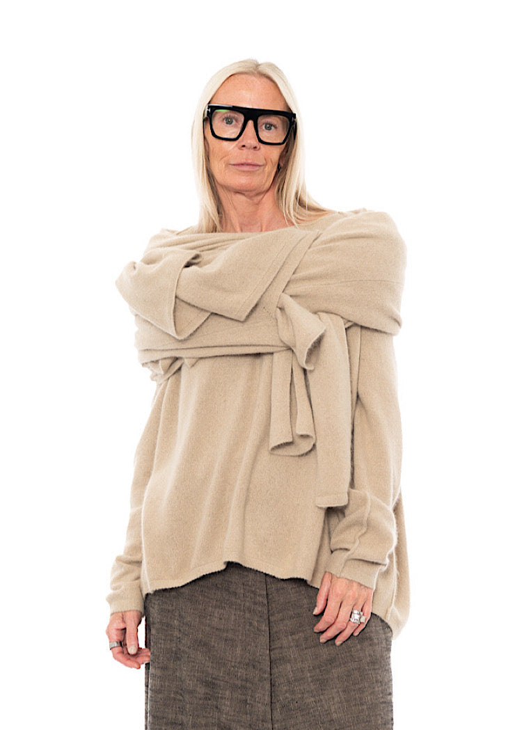 SIGNATURE OVERSIZED RACOON SCARF