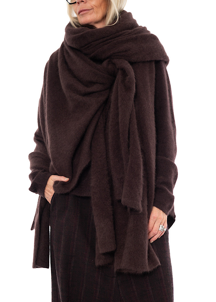 SIGNATURE OVERSIZED RACOON SCARF