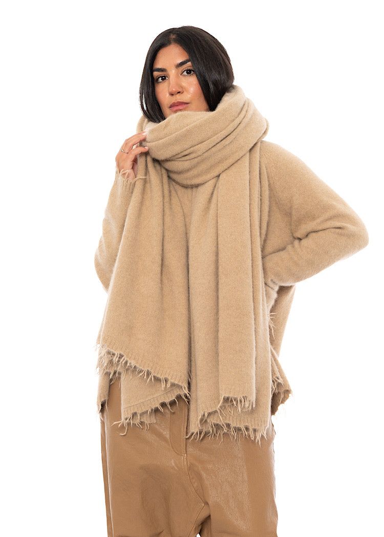 OVERSIZED FRAYED KNIT SCARF