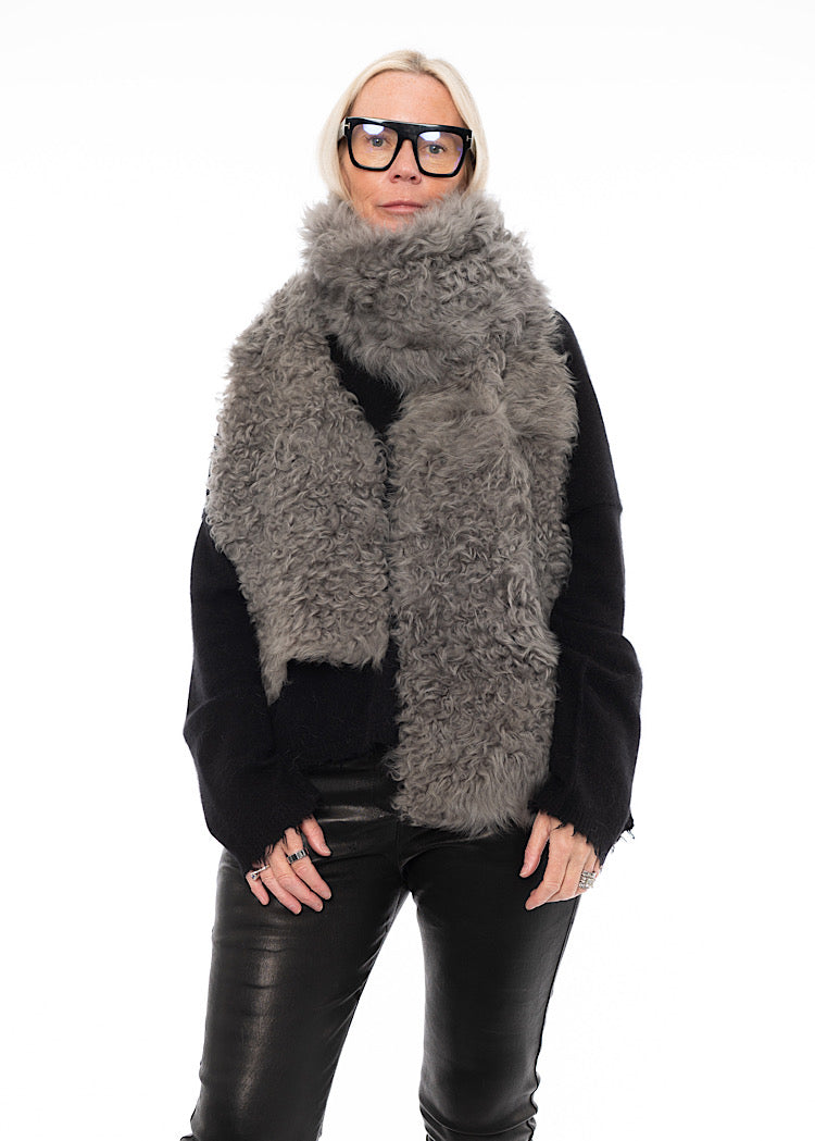 DOM GOOR LONG FUR SCARF