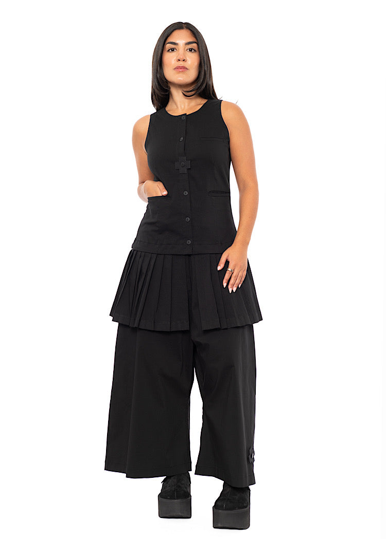 SLEEVELESS BUTTON-DOWN TOP