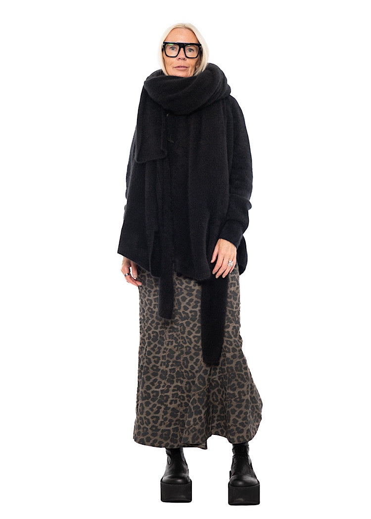 SIGNATURE OVERSIZED RACOON SCARF
