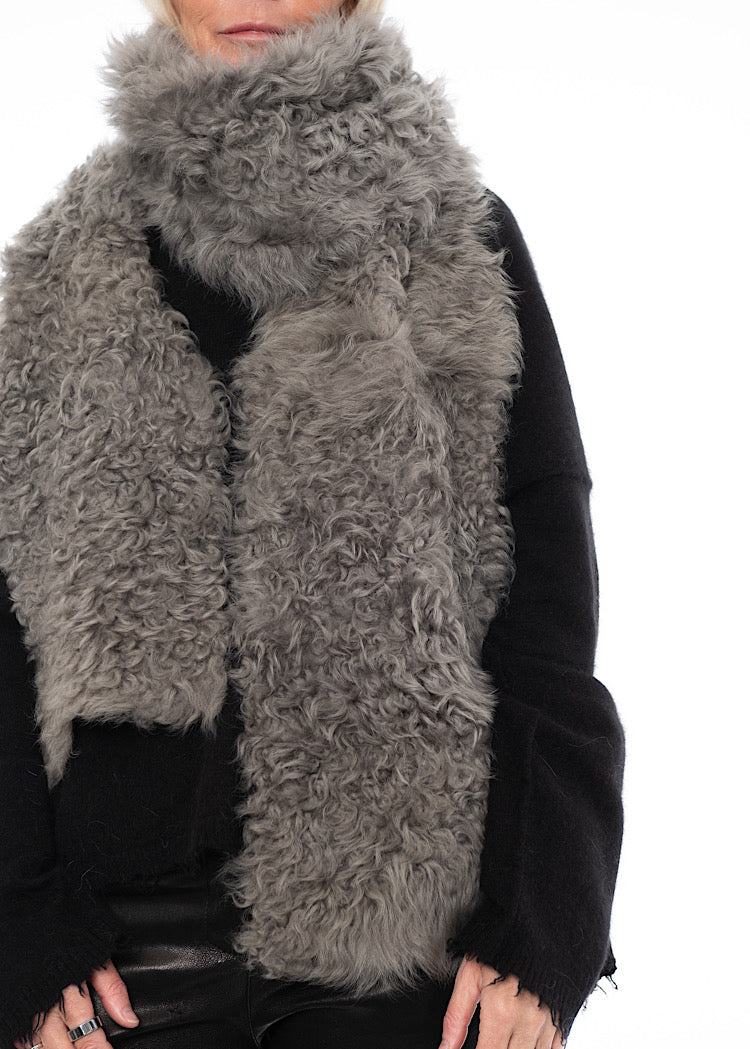 DOM GOOR LONG FUR SCARF