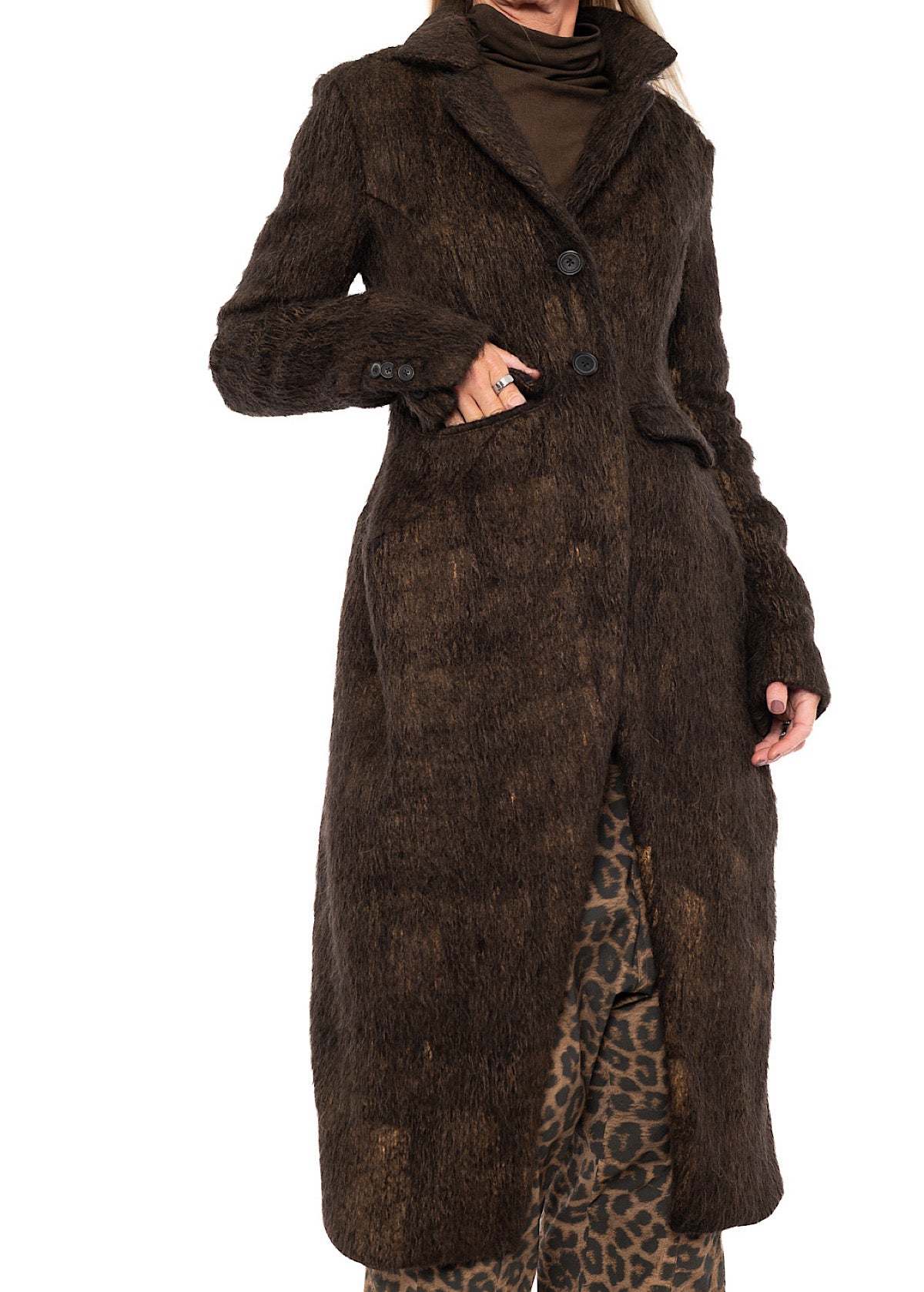 SCULPTED LONG-HAIR WOOL COAT