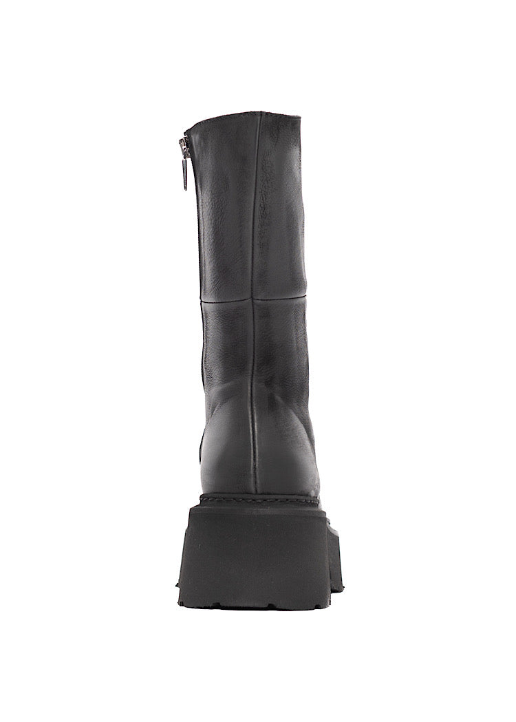 LACE UP LEATHER BOOT