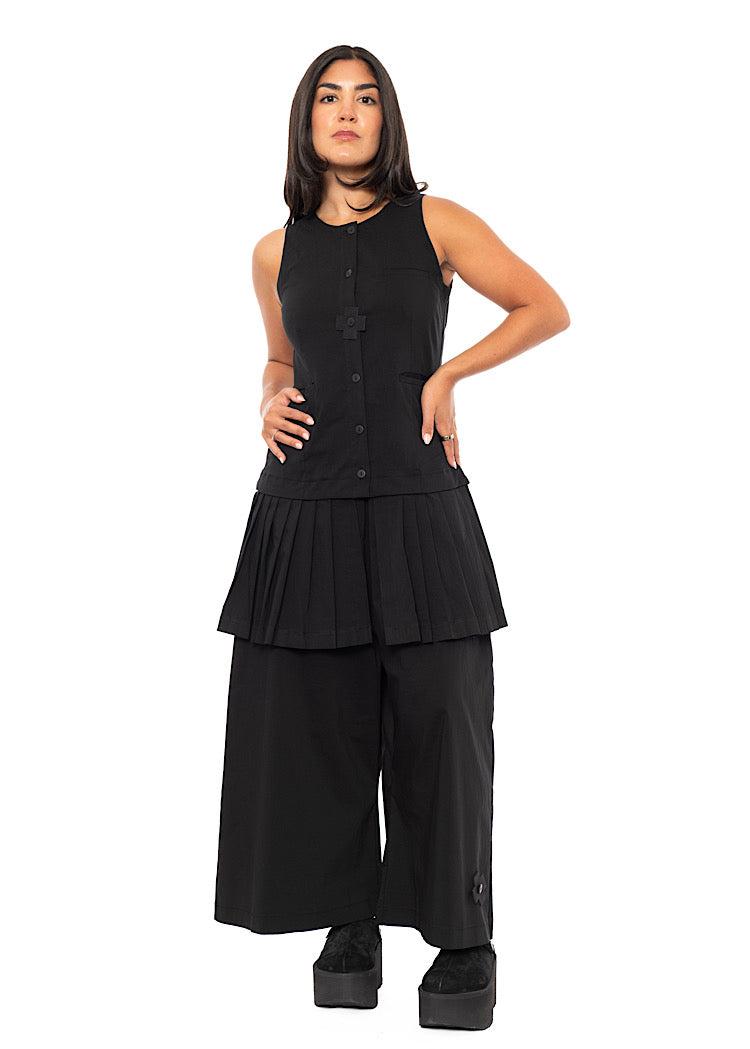SLEEVELESS BUTTON-DOWN TOP