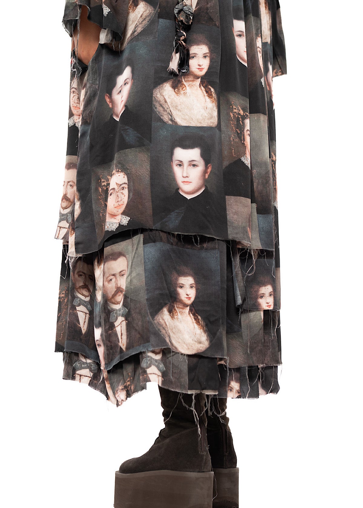 PORTRAIT PRINTED SILK DRESS