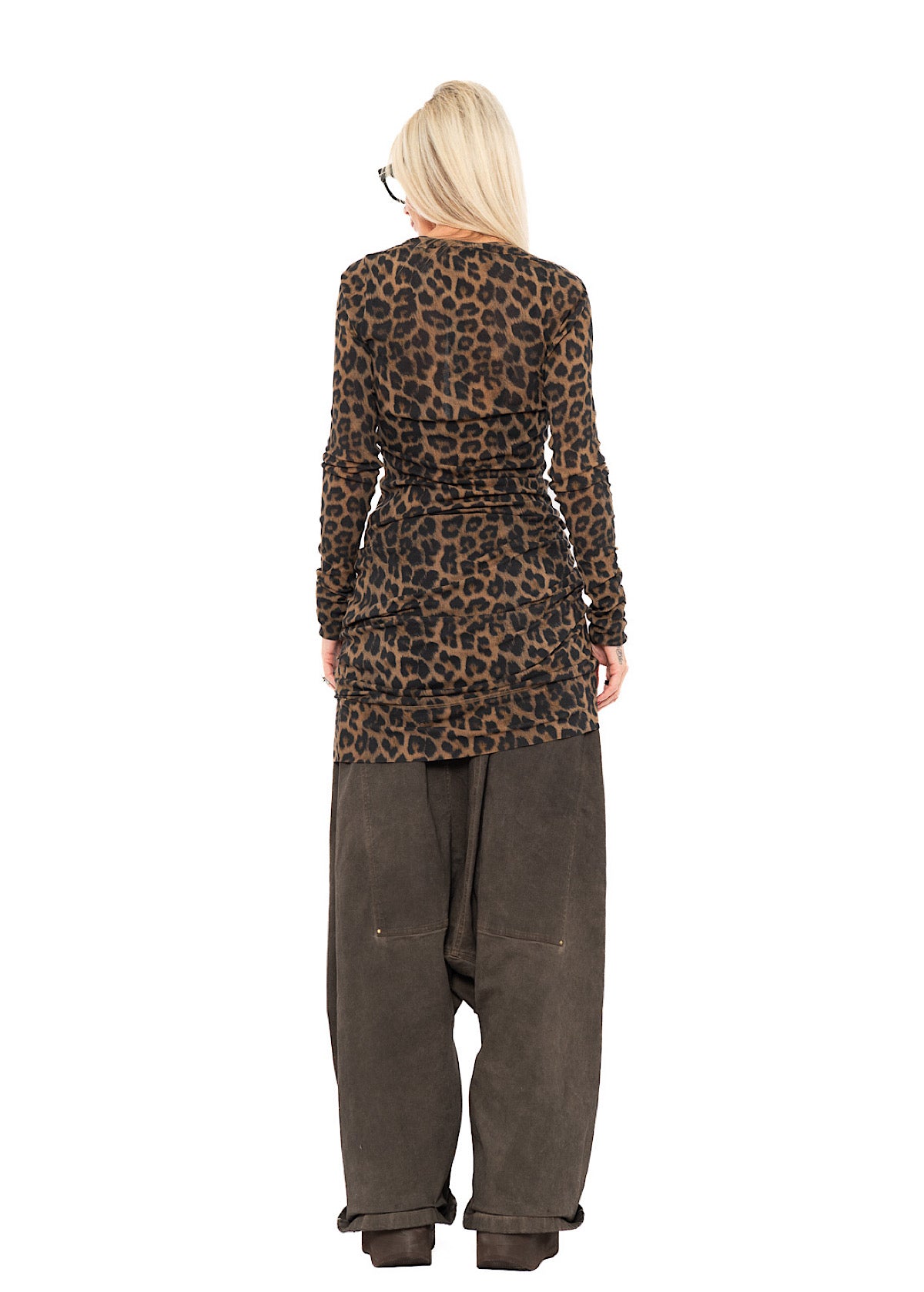 FITTED LEOPARD PRINT LONGLINE T-SHIRT