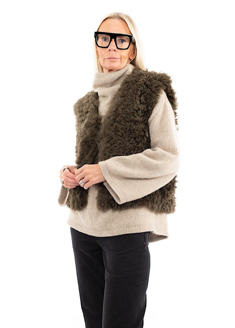 DOM GOOR CURLY SHORT GILET