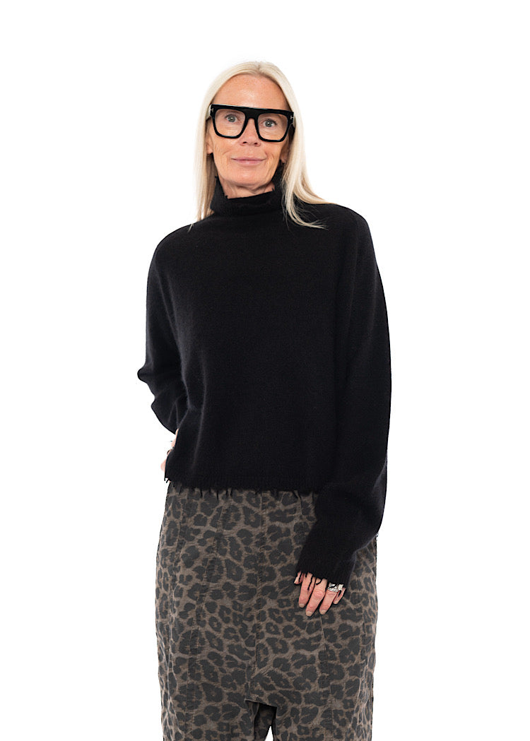 SIGNATURE MERINO RACCOON KNIT