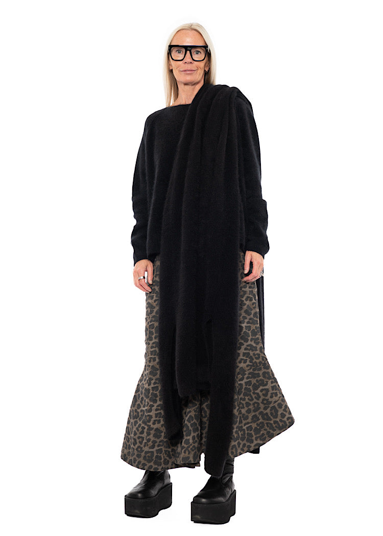 SIGNATURE OVERSIZED RACOON SCARF