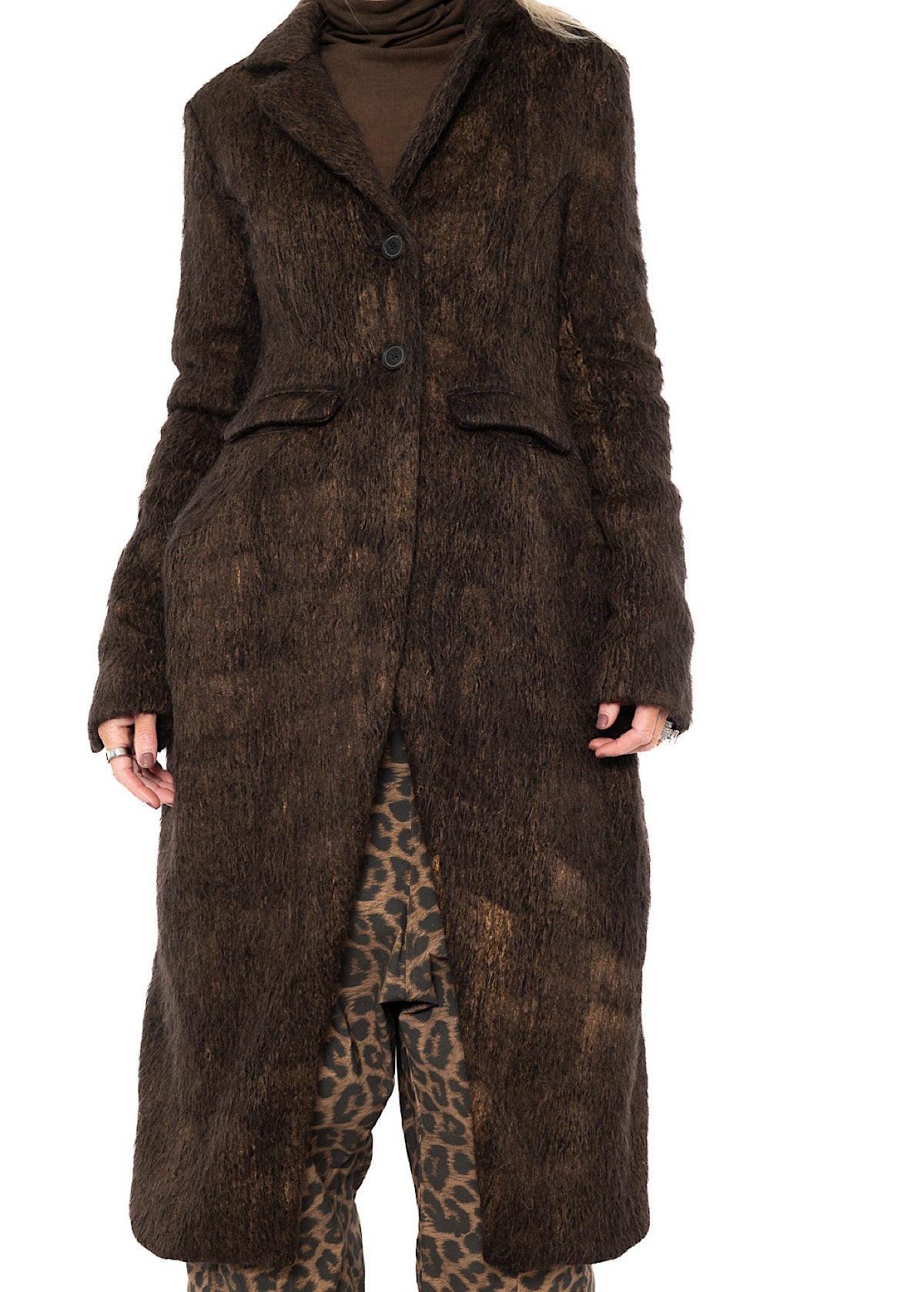SCULPTED LONG-HAIR WOOL COAT
