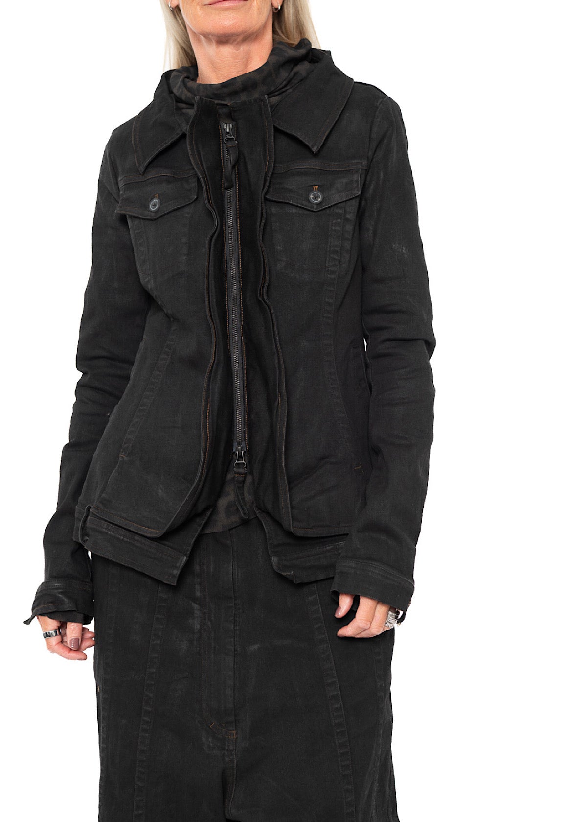 FITTED STRETCH DENIM JACKET