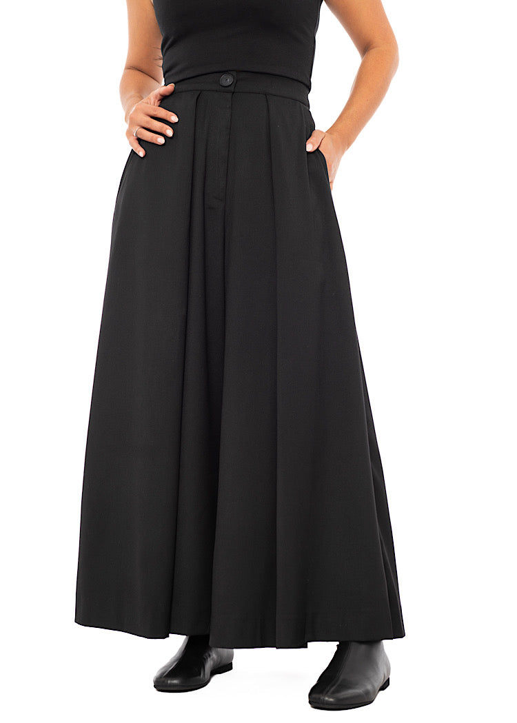 PLEATED WIDE LEG TROUSER