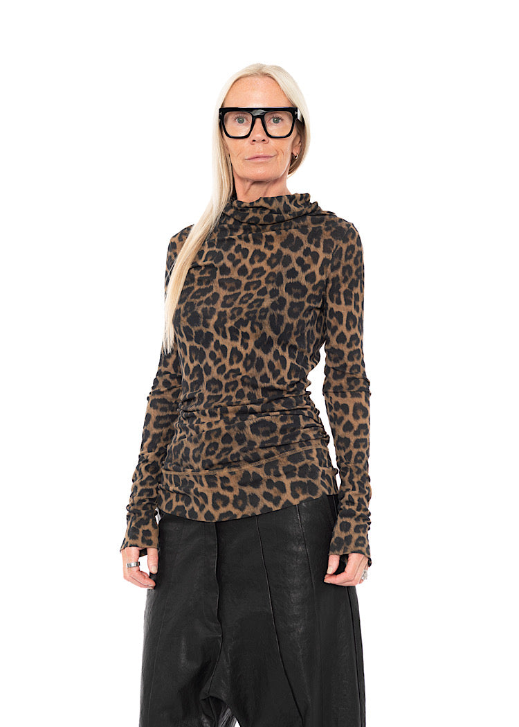 LEOPARD PRINT HIGH-NECK T-SHIRT