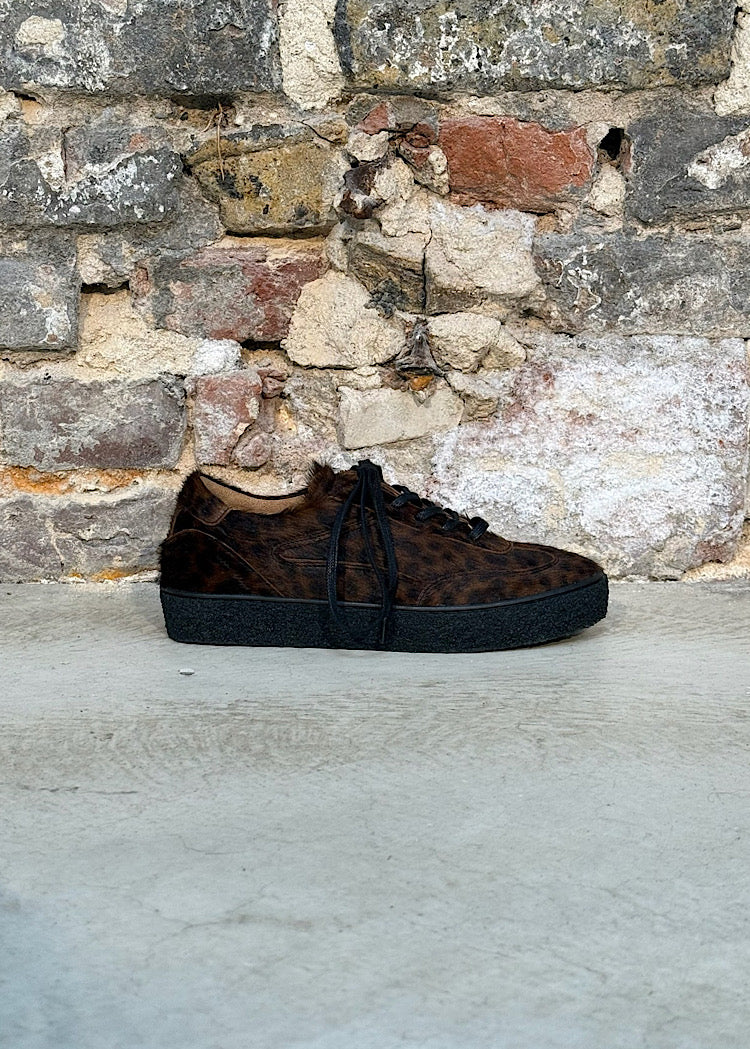 LEO HAIRCALF LOW-TOP TRAINER