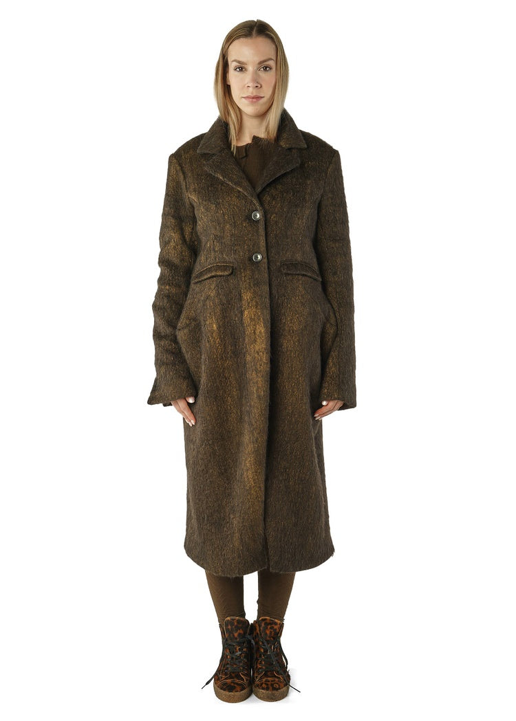 SCULPTED LONG-HAIR WOOL COAT