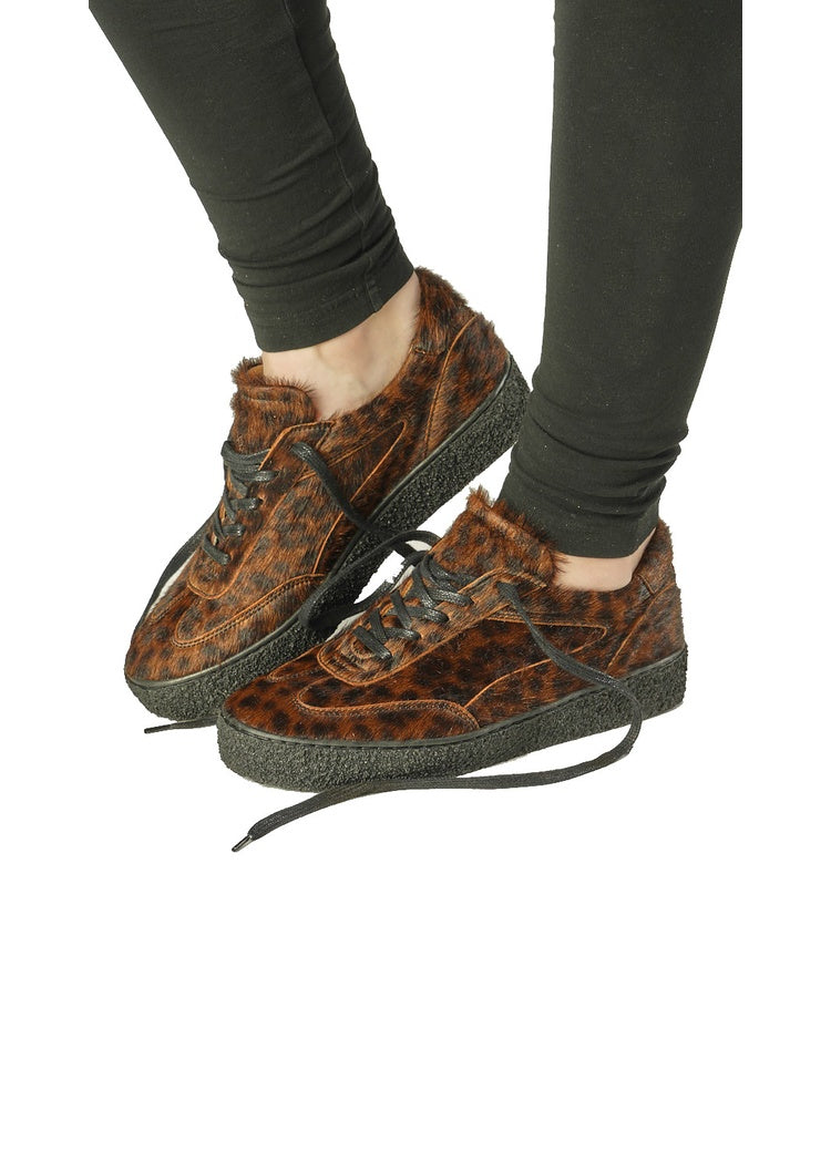 LEO HAIRCALF LOW-TOP TRAINER