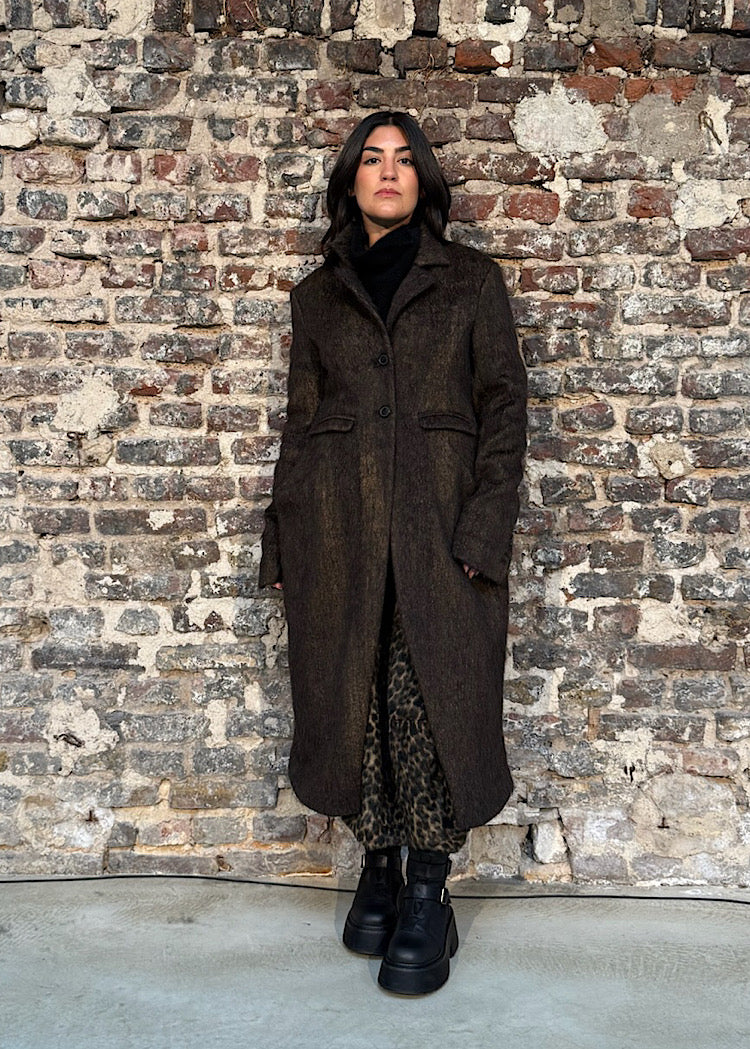 SCULPTED LONG-HAIR WOOL COAT