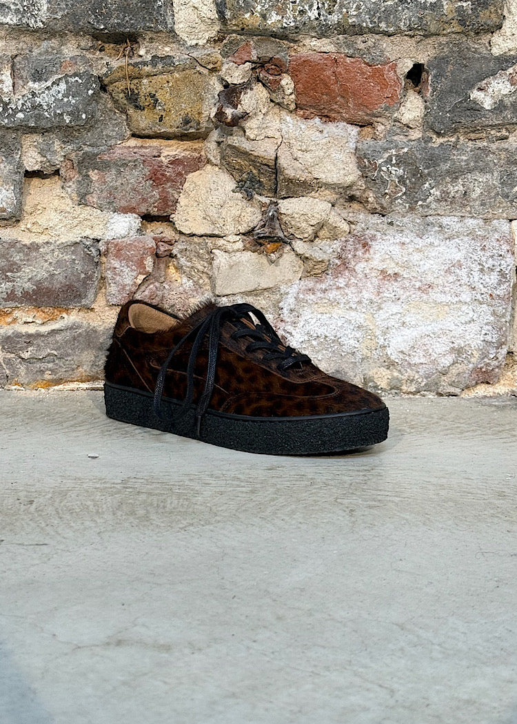 LEO HAIRCALF LOW-TOP TRAINER