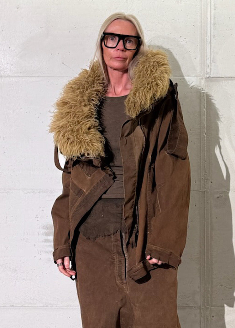 OVERSIZED FAUX FUR-TRIM DENIM JACKET