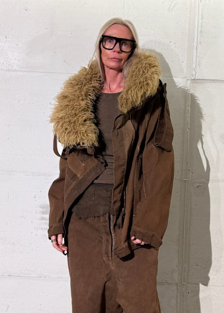 OVERSIZED FAUX FUR-TRIM DENIM JACKET